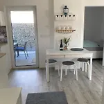 Nad Prehradou شقة